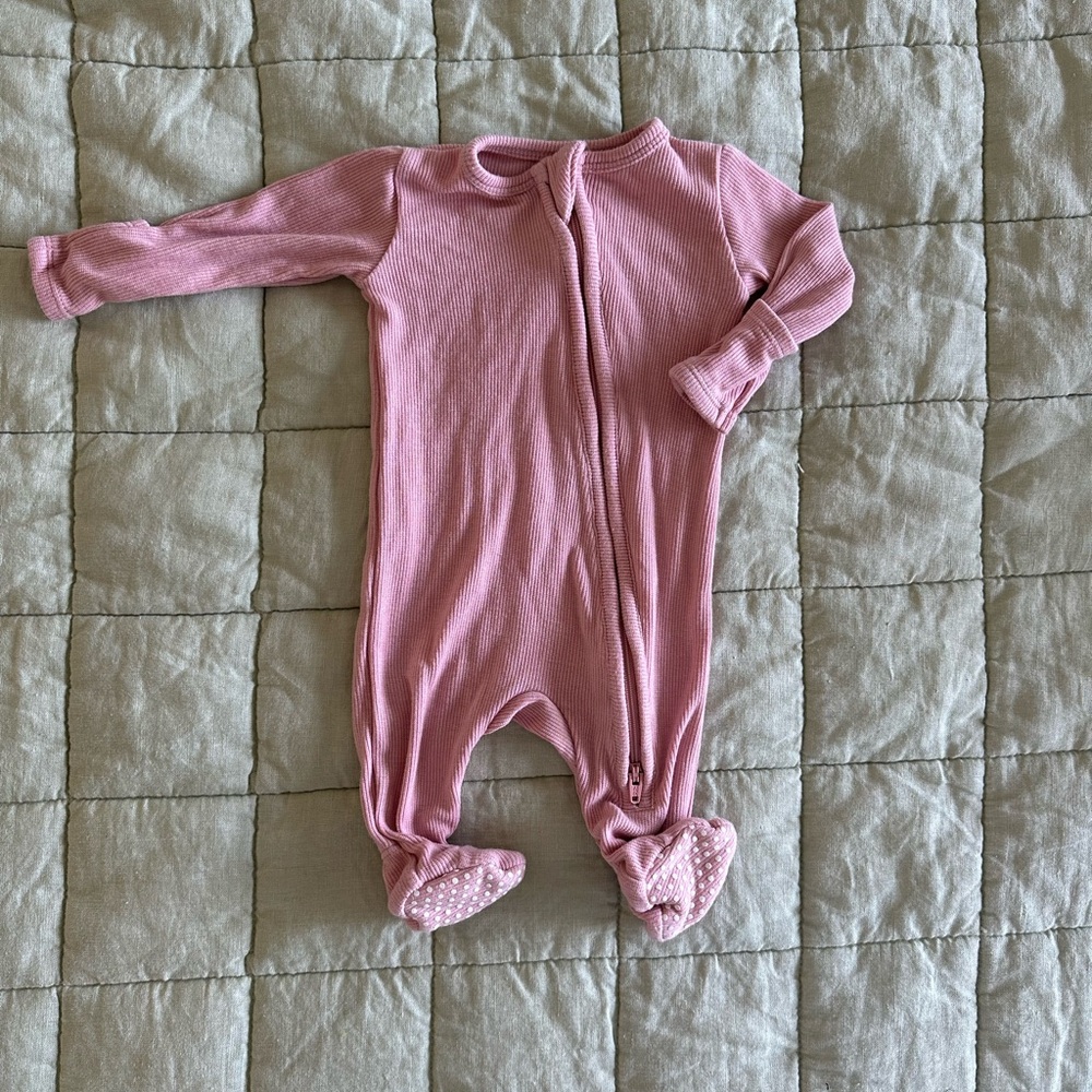 Angel dear newborn zipper pajamas in dusty rose like new condition